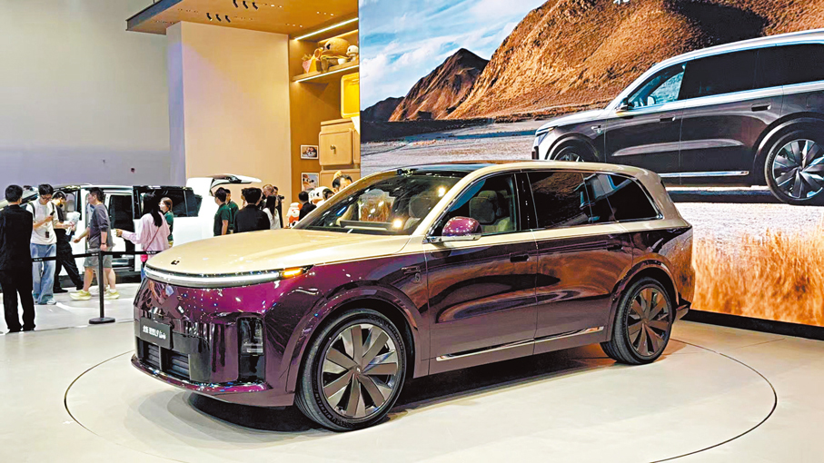 理想　L9 Livis  全球首款為全尺寸SUV研發的800V主動懸架，搭載包含線控轉向、後輪轉向及線控機械制動的全線控底盤。智駕算力由2顆5nm自研「馬赫100」芯片提供，總算力達2560 TOPS。