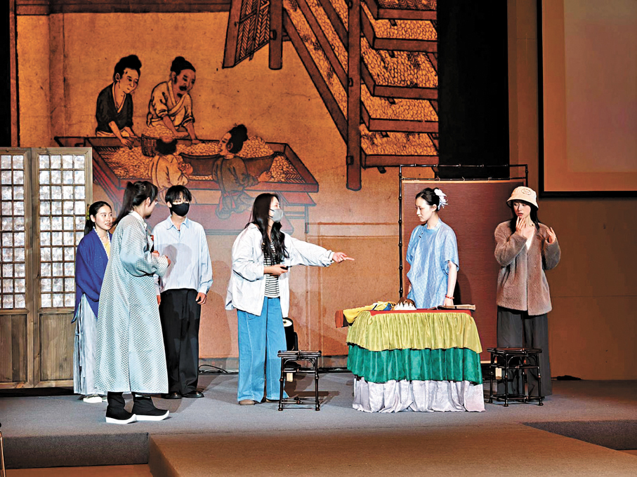 ●圖為團隊為今日的演出綵排。 受訪者供圖