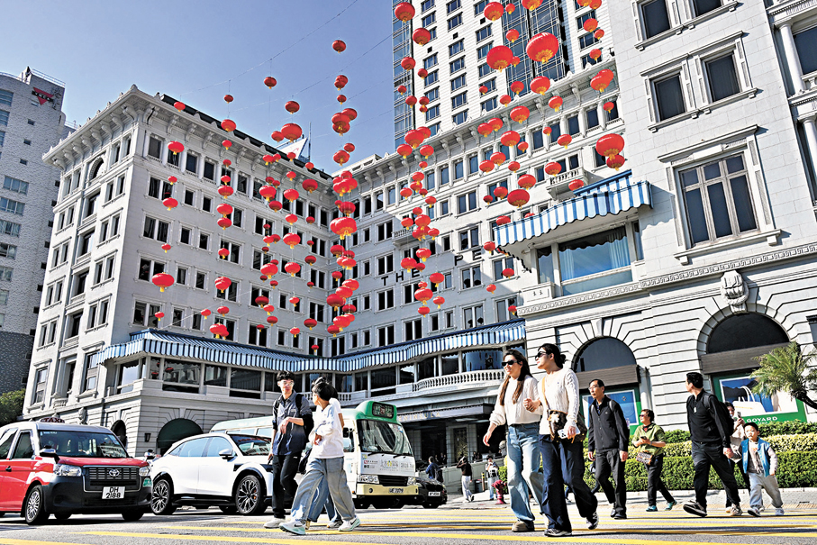 ●黃金周假期期間，香港酒店訂房率預計超過九成。圖為尖沙咀半島酒店。 資料圖片