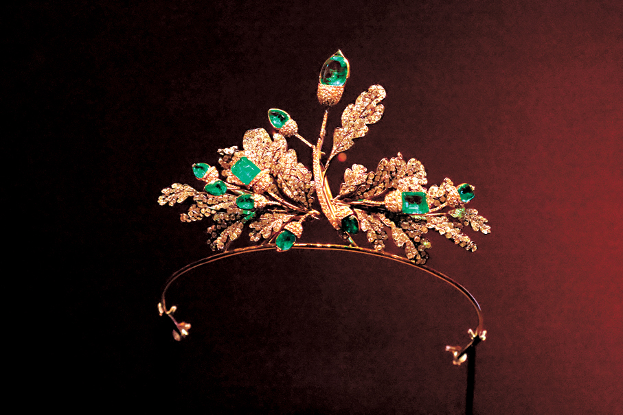 ●橡樹葉與橡果冠冕（可轉換為三枚胸針）約1840年-1850年  千燈室收藏。記者雨竹  攝