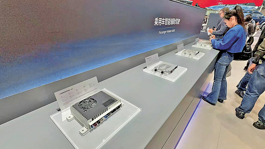 ●卓馭科技研發的乘用車智能輔助駕駛系統部件。香港文匯報記者郭瀚林 攝