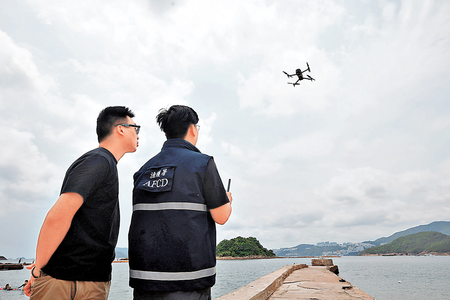 ●漁護署每小時以無人機定時監察訪客活動及海岸情況。香港文匯報記者郭木又  攝