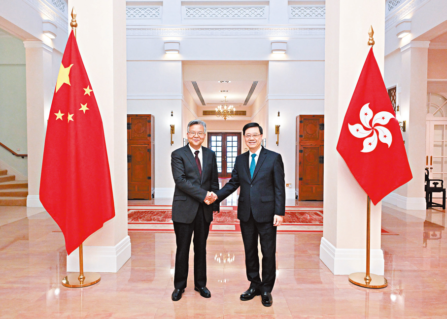 ●行政長官李家超（右）昨在禮賓府與湖北省省長李殿勛（左）會面。   政府新聞處圖片