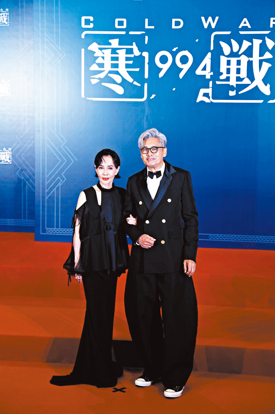 ●發哥攜同太太一起走上紅地毯。  香港文匯報記者孫嘉蔚 攝