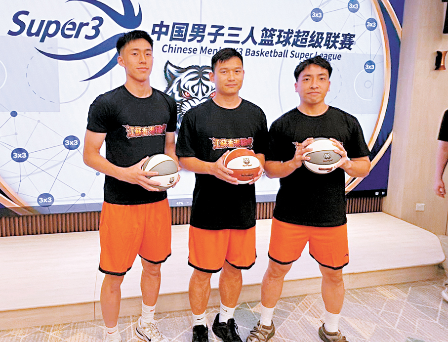 ●李旭川（右）期望能成為矮小球員的榜樣。