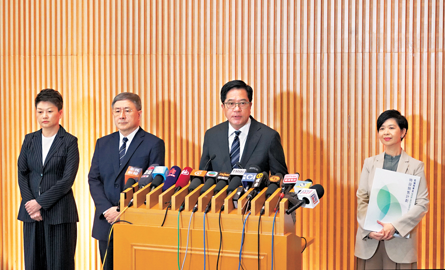 ●政務司副司長卓永興、財政司副司長黃偉綸、房屋局局長何永賢及房屋局副秘書長章景星昨日就大埔宏福苑宏志閣的後續安排會見傳媒。  香港文匯報記者曾興偉  攝