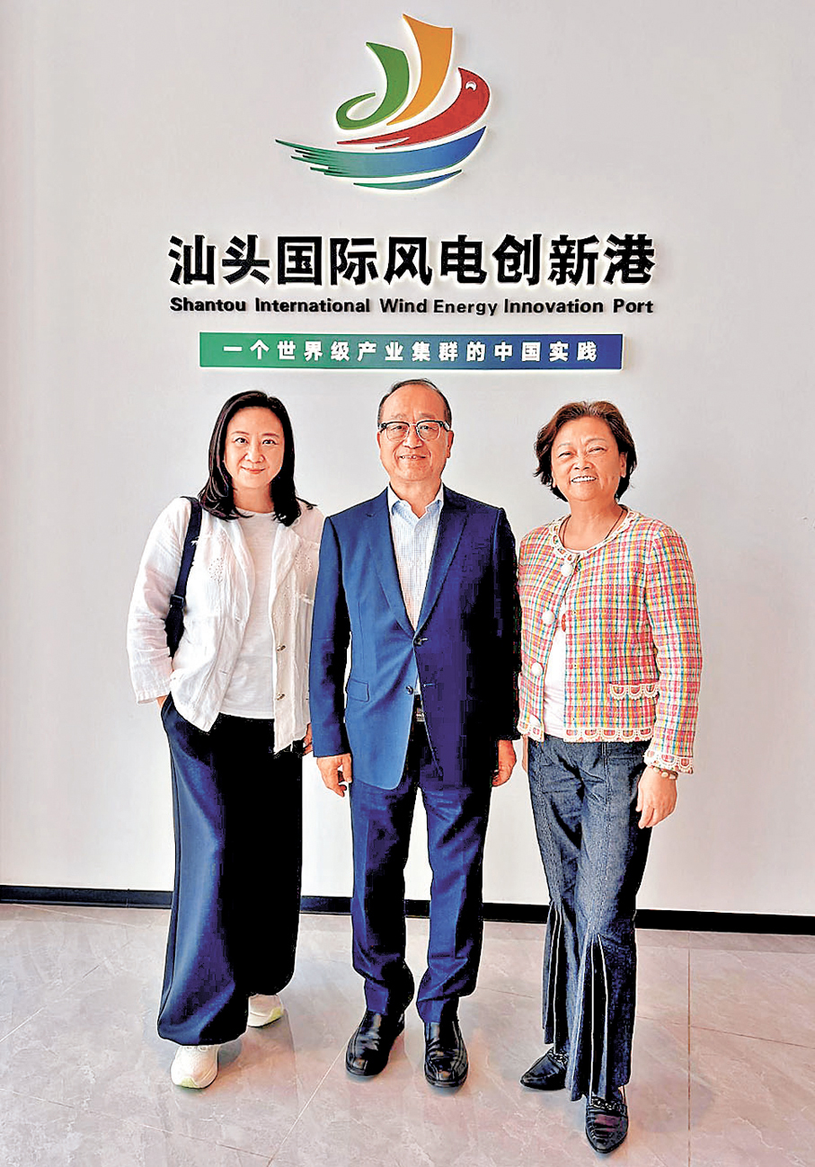 ●葛珮帆（左一）聯同香港潮州商會倡議打造「港汕氫能走廊」，打通香港綠色運輸發展的死結。