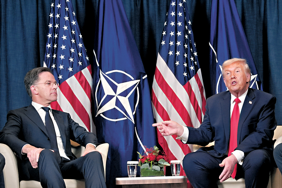 ●特朗普（右）多次批評北約，與北約秘書長呂特會面時完全不給面子。 資料圖片