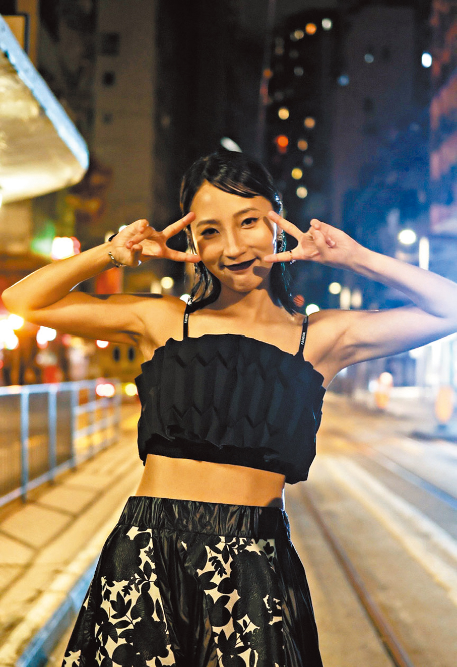 ●曹越畢業於香港演藝學院。