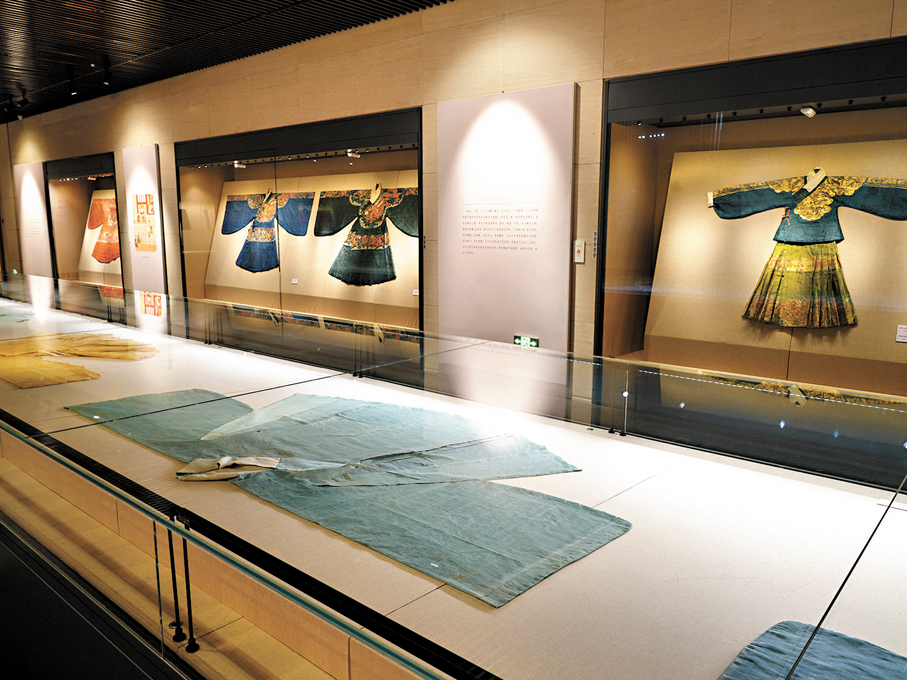 ●孔子博物館「禮序乾坤——明代冠服文化展」展廳。主辦方供圖
