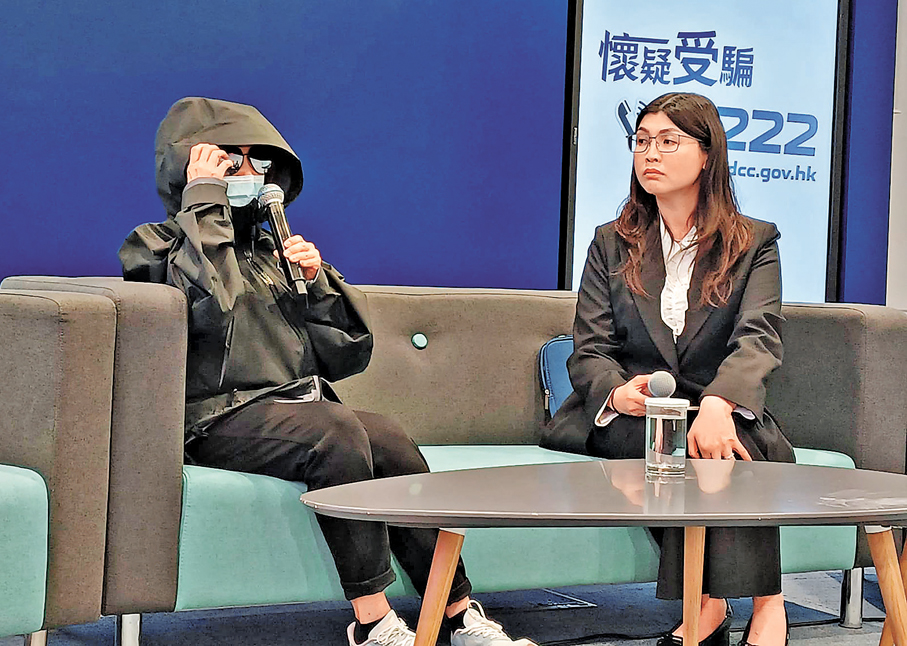 ●A女士（左）講述誤墮投資騙案被騙經歷。   香港文匯報記者曾立本  攝