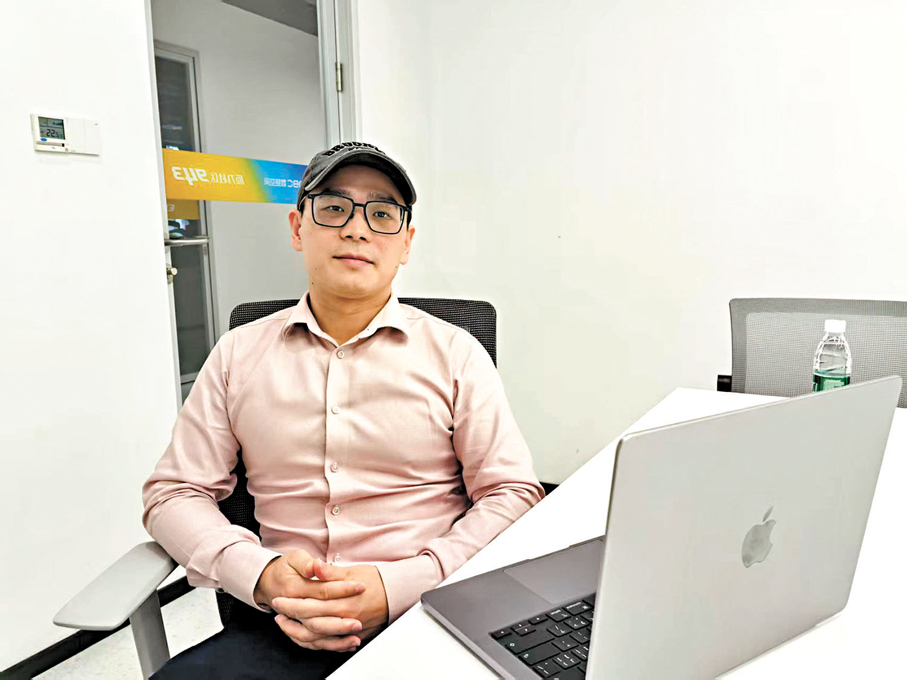 ●一路鵬程上海智能科技聯合創始人劉文苗表示，入駐創業者社區獲得了更多行業資源。     香港文匯報記者倪夢璟  攝