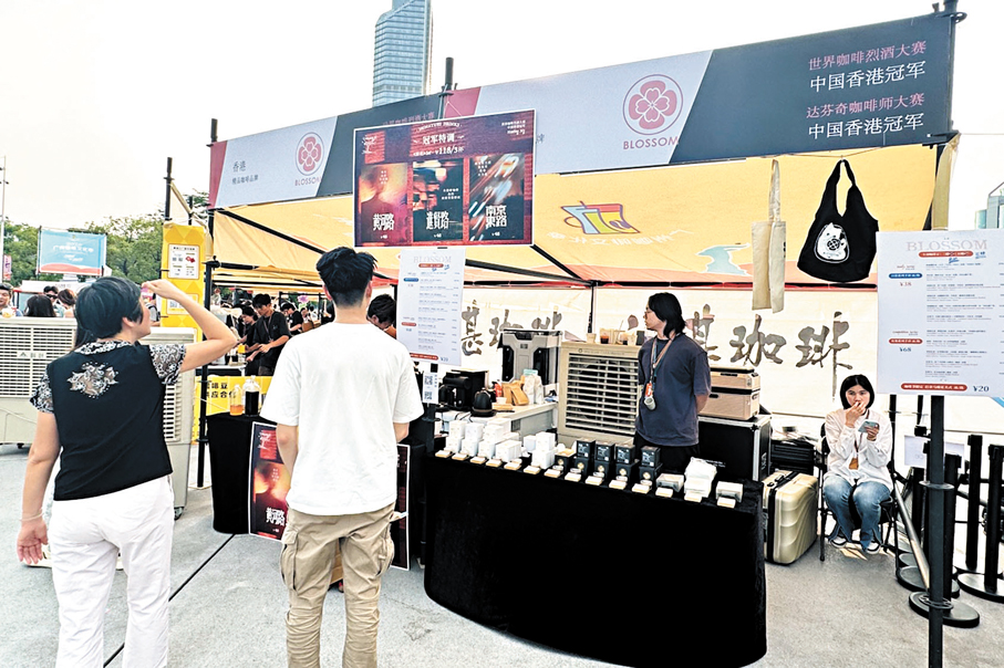 ●來自香港的咖啡品牌波甚咖啡攤位。  香港文匯報記者李紫妍  攝