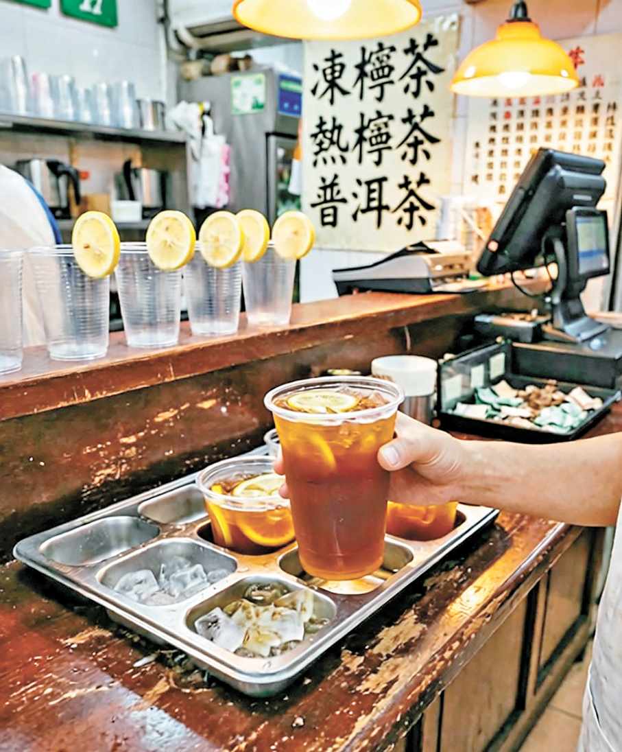 ●凍檸茶是香港人至愛飲品之一。   作者供圖