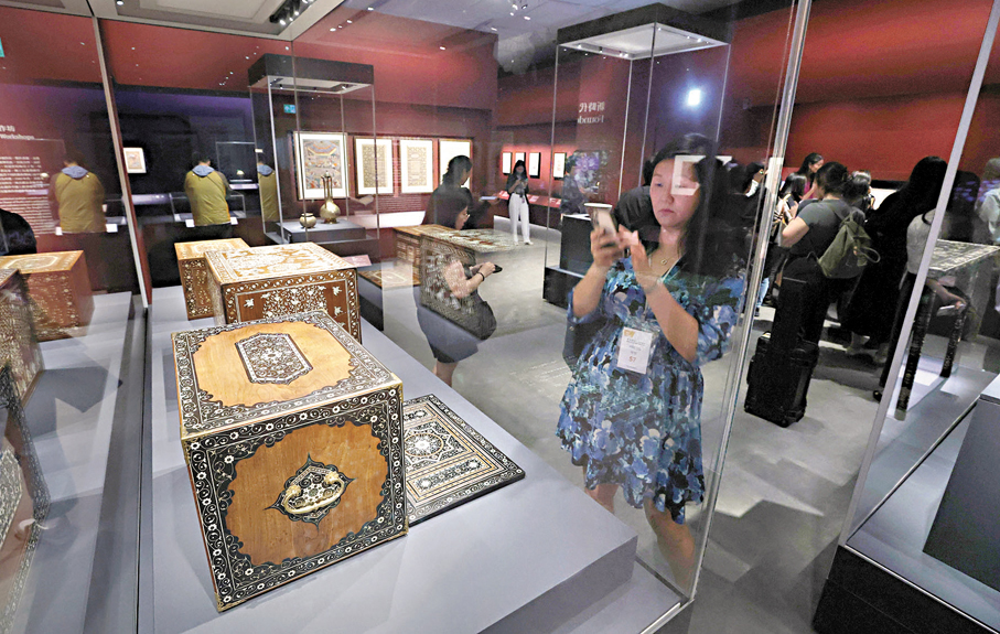 ●港故宮館去年中展出莫臥兒王朝瑰寶─英國維多利亞與艾爾伯特博物館珍藏。 資料圖片