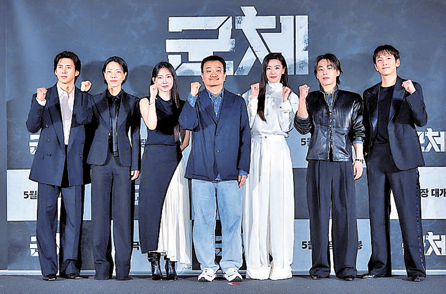 ●導演延尚昊（中）新作《屍殺禁區》將於5月28日在香港上映。