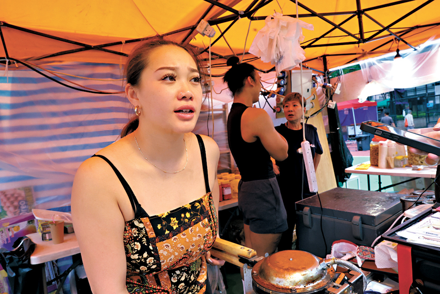 ●雞蛋仔店主Jenny。香港文匯報記者萬霜靈  攝