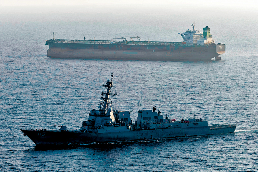 ●美軍驅逐艦攔截一艘懸掛伊朗國旗的油輪。法新社