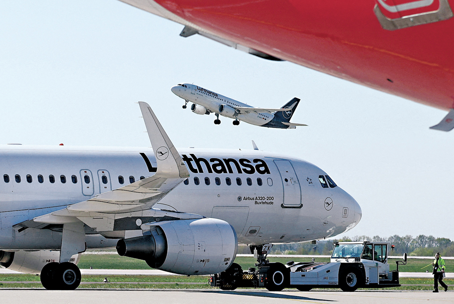 ●德國漢莎航空飛機正在起飛。 路透社