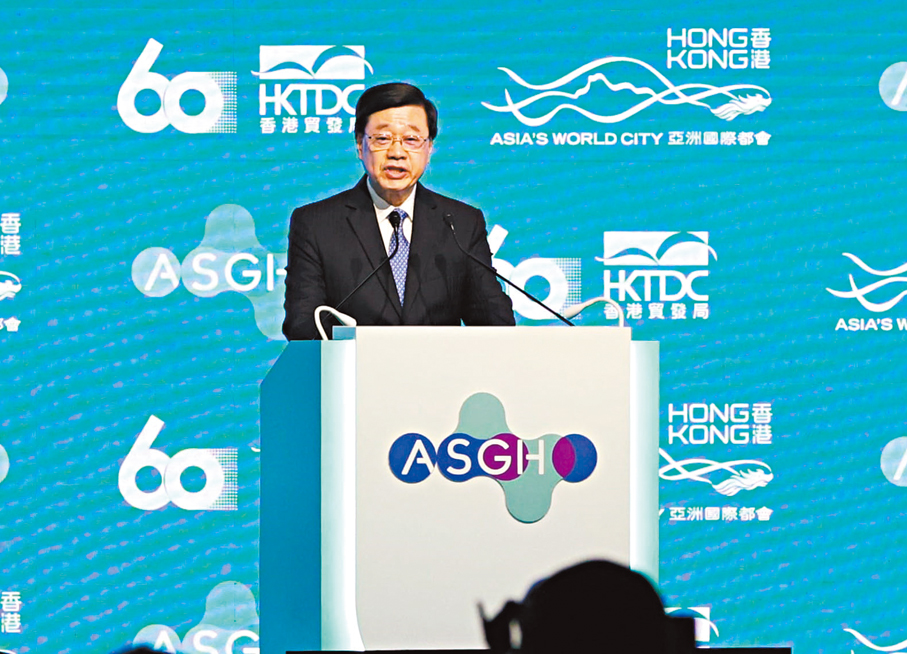 ●李家超表示，此次峰會讓醫學發展和研究協作變得更容易，帶來廣泛的創新合作機會。 香港文匯報記者萬霜靈 攝