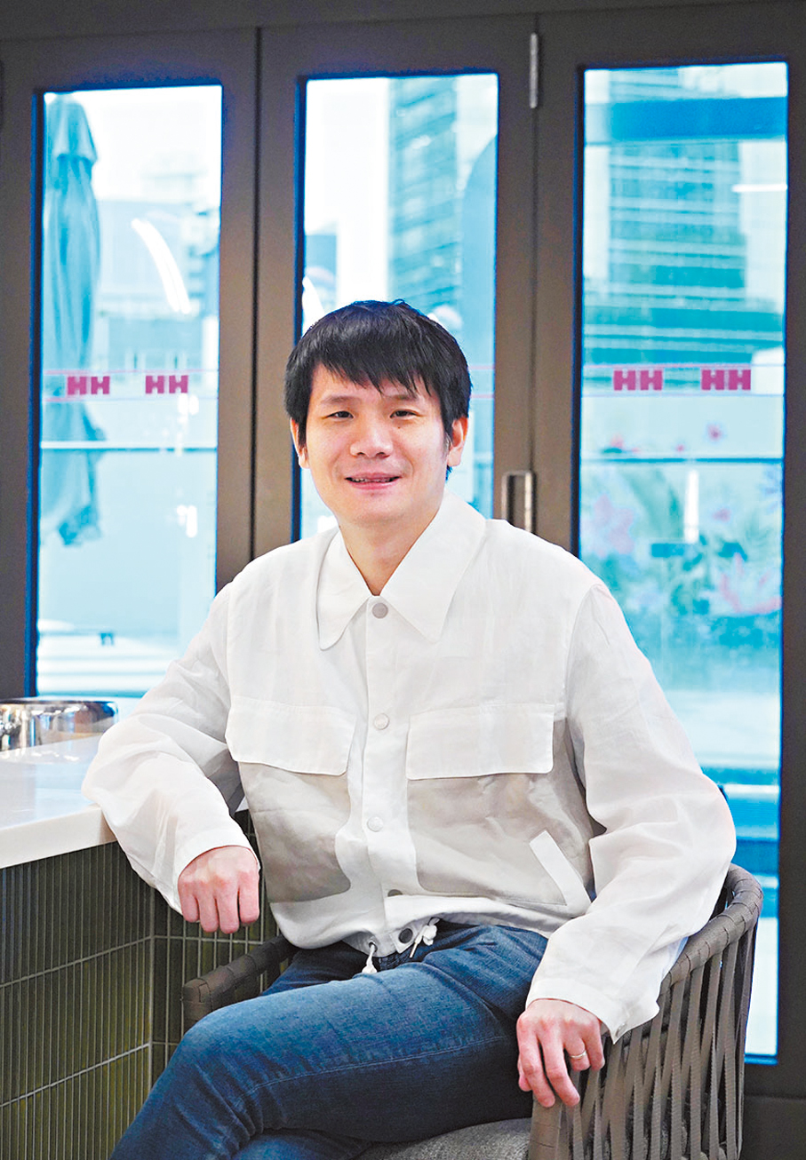 ●Conflux Network創始人、上海樹圖區塊鏈研究院院長、加拿大多倫多大學教授龍凡表示，未來的世界可能會越來越割裂，區塊鏈的機會將進一步變多，香港要抓緊一切機會做大做強。  香港文匯報記者曾興偉   攝