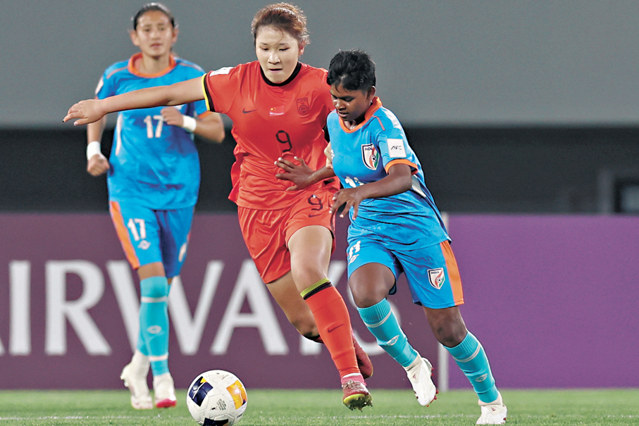 ●黃沁怡（中）為女國足U17先開紀錄。中國足協圖片