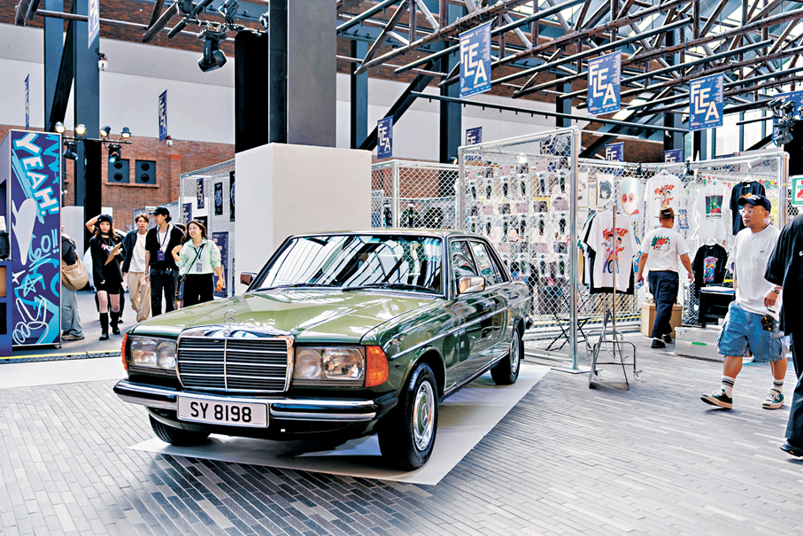 ●Ronan以其愛車 Mercedes-Benz W123為靈感調製「PEAZE」版本。