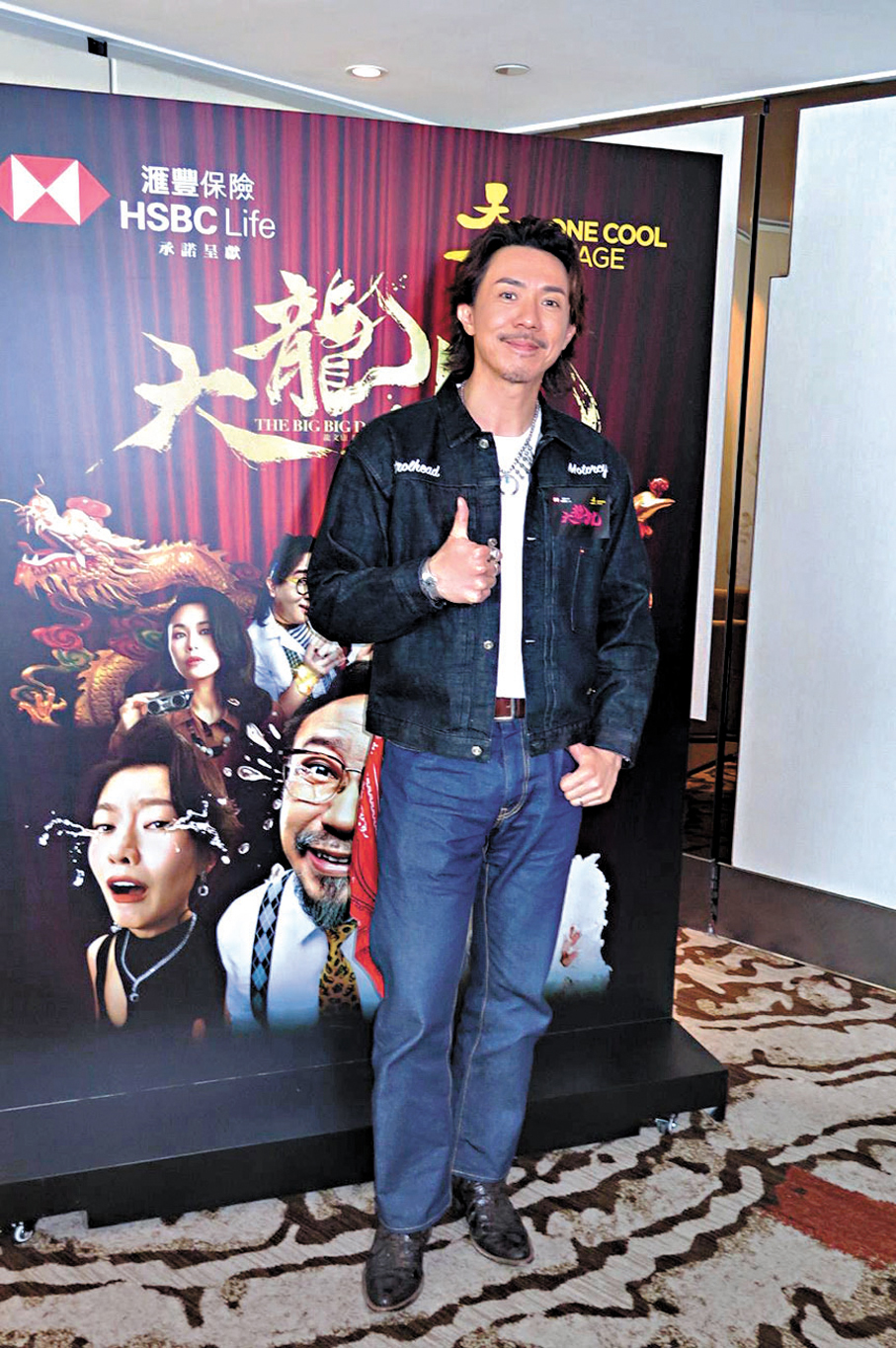 ●張繼聰為《大龍鳳》點讚。 香港文匯報記者阿祖 攝