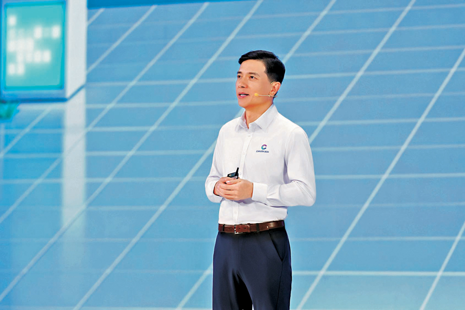 ●李彥宏在大會上發言。   香港文匯報記者朱燁  攝