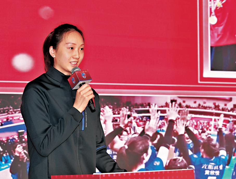●滬女排隊長仲慧在總結會上發言。 香港文匯報記者夏微  攝