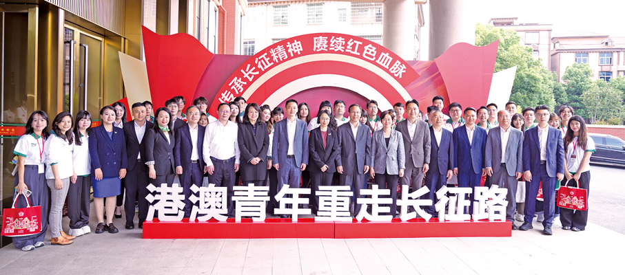 ●徐曉、柯嵐、張瑩等嘉賓與研習團合影。