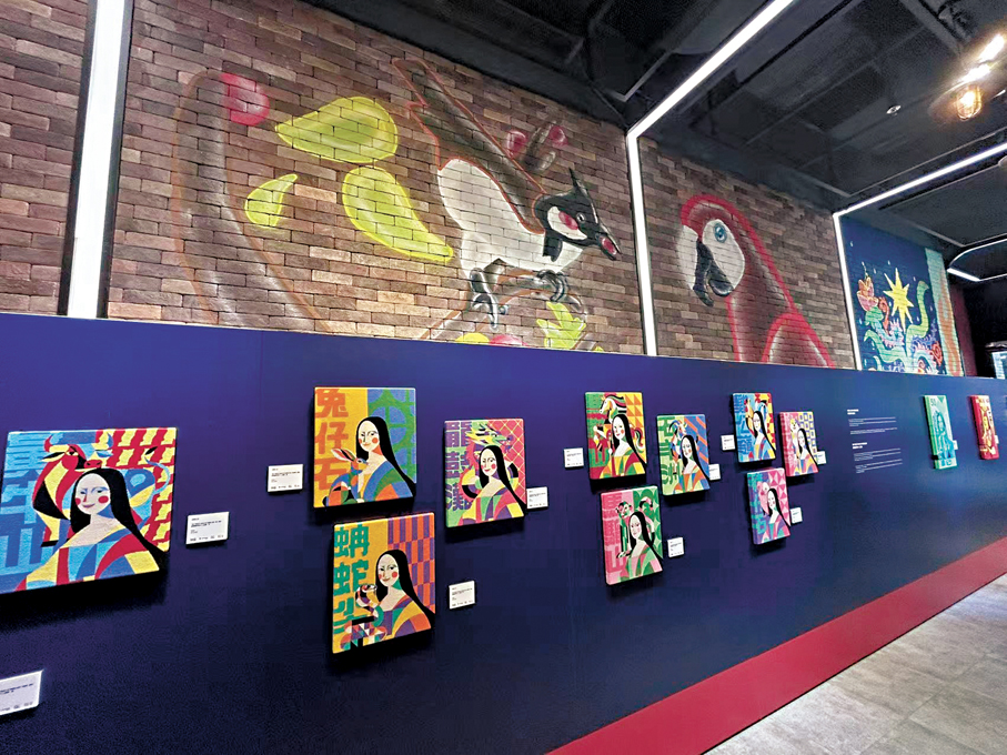 ●展覽現場呈現多幅針織聯乘蒙娜麗莎IP的作品。