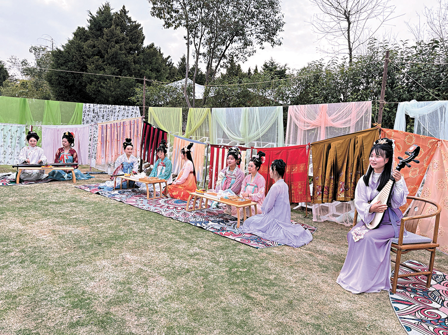 ●乾陵附近的露營基地推出的裙幄宴。