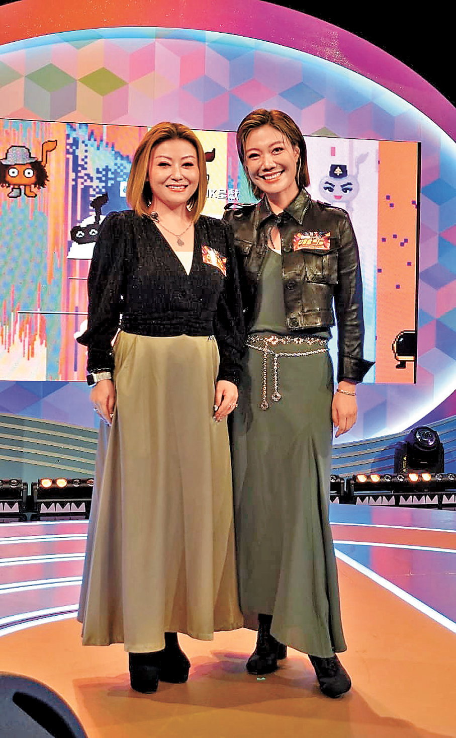 ●龍婷(右)透露到李佳的音樂學校練歌。  香港文匯報記者梁靜儀 攝