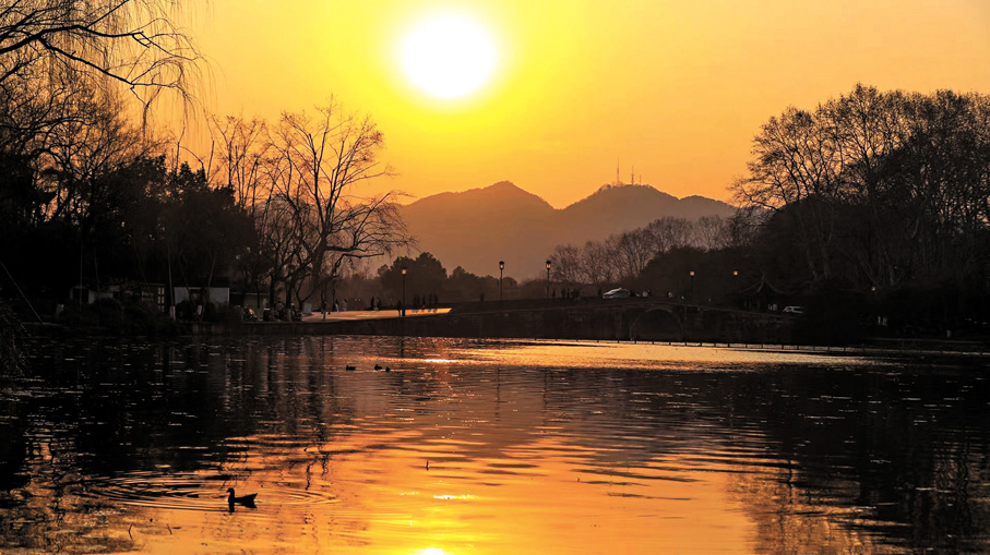 杭州西泠橋。