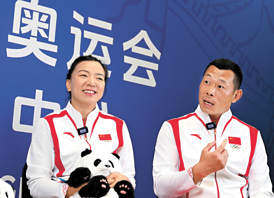 ●陳可怡在陸專（右）帶領下出戰巴黎奧運。   資料圖片