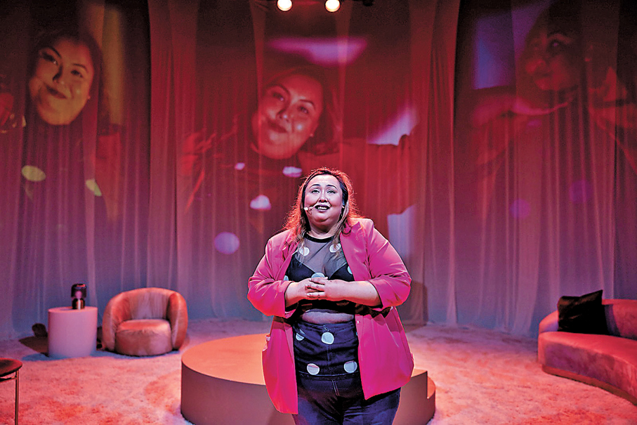 ●《 Big Brown Girl 》 演出相片（2021年，新加坡濱海藝術中心）    攝影：Crispian Chan