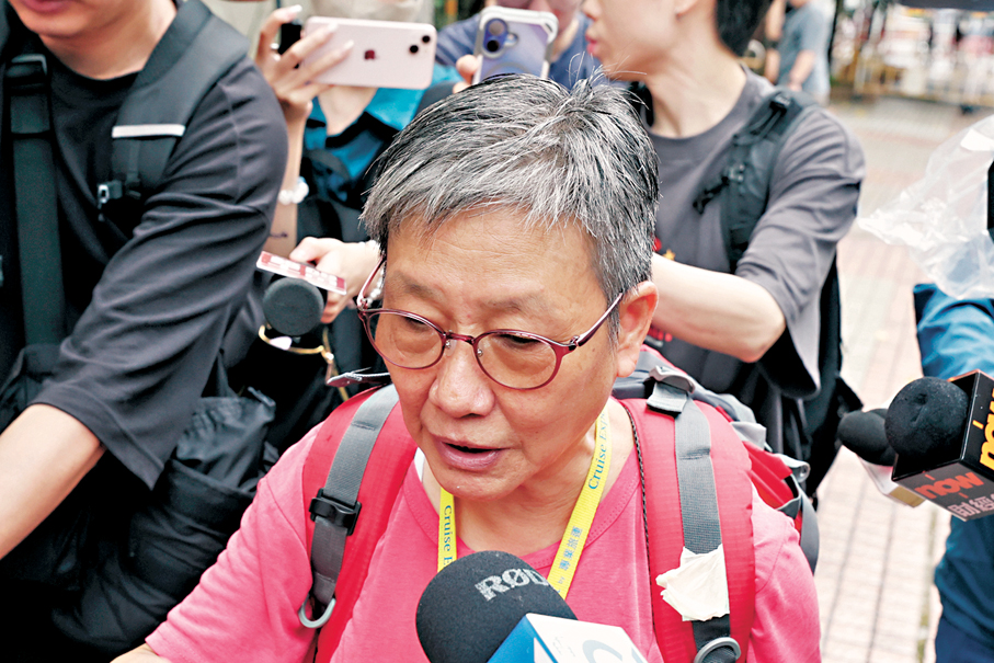 ●宏泰閣居民何太。香港文匯報記者黃艾力  攝