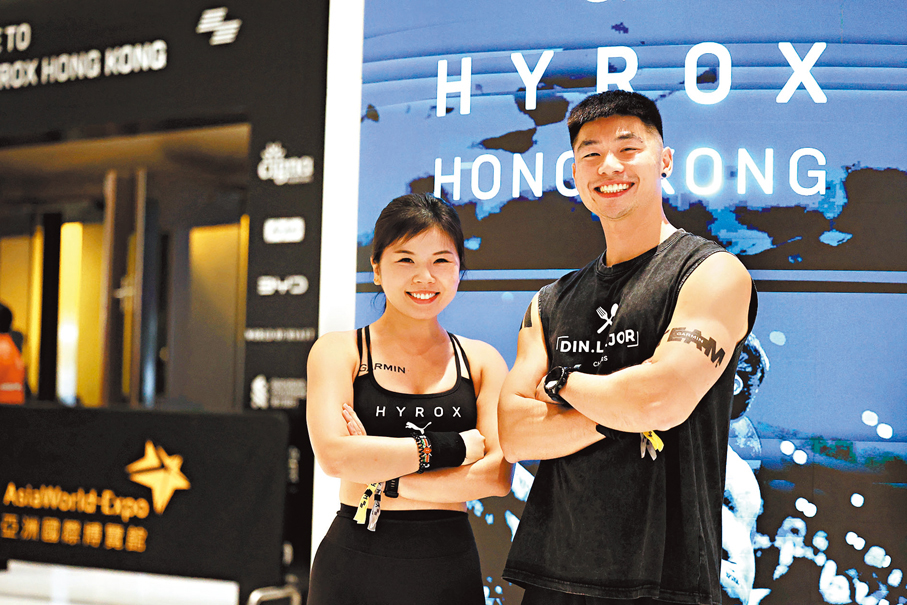●三鐵運動員羅晉業（右）今年出戰HYROX香港站，大讚賽事氛圍極佳。 香港文匯報記者郭正謙  攝
