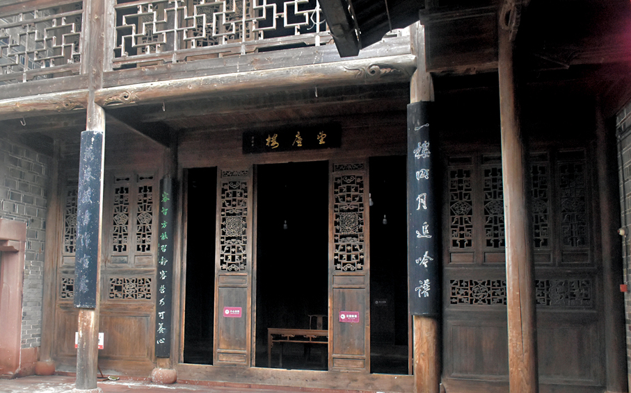 ●土庫內無繡樓，亦無戲台，唯有望廬樓係文人聚會之地。