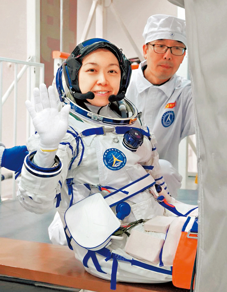 人船聯試  ●5月23日，官方發布神舟二十三號航天員乘組訓練圖片。 中通社