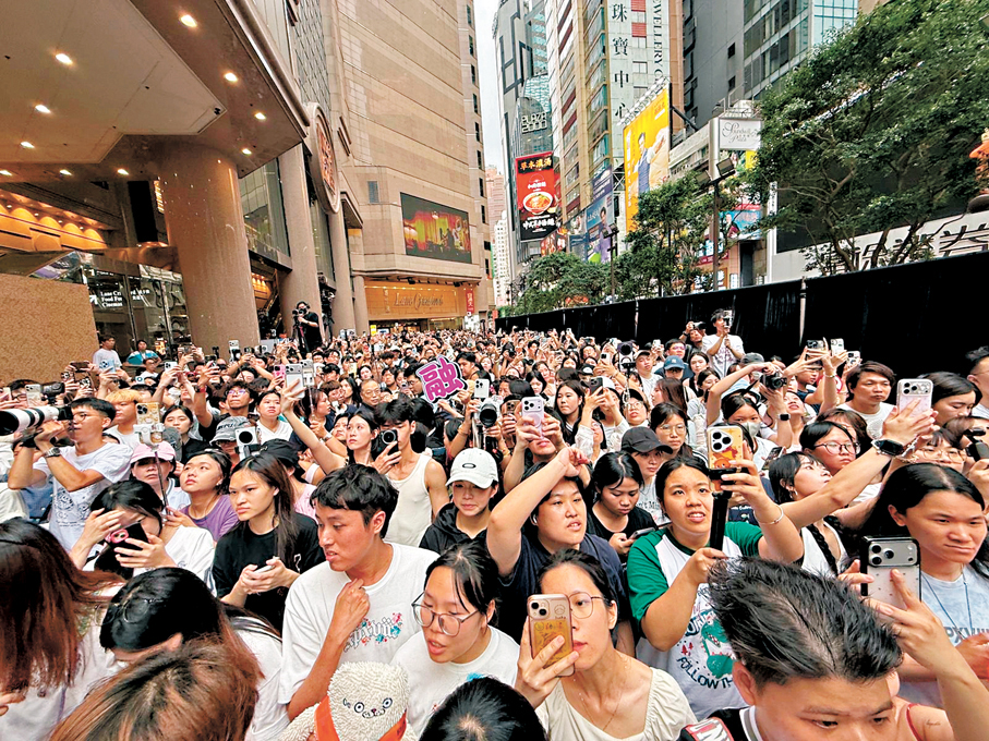 ●音樂會吸引大班歌迷捧場。   香港文匯報記者阿祖  攝