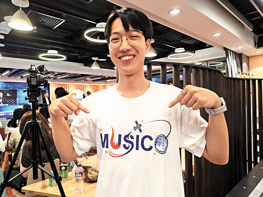 ●有學生期望日後有機會參與月球、甚至火星等基建。 香港文匯報記者陸雅楠  攝