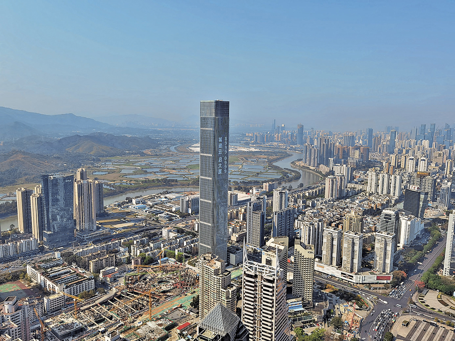 ●從地王大廈鳥瞰深圳河兩岸。 作者供圖
