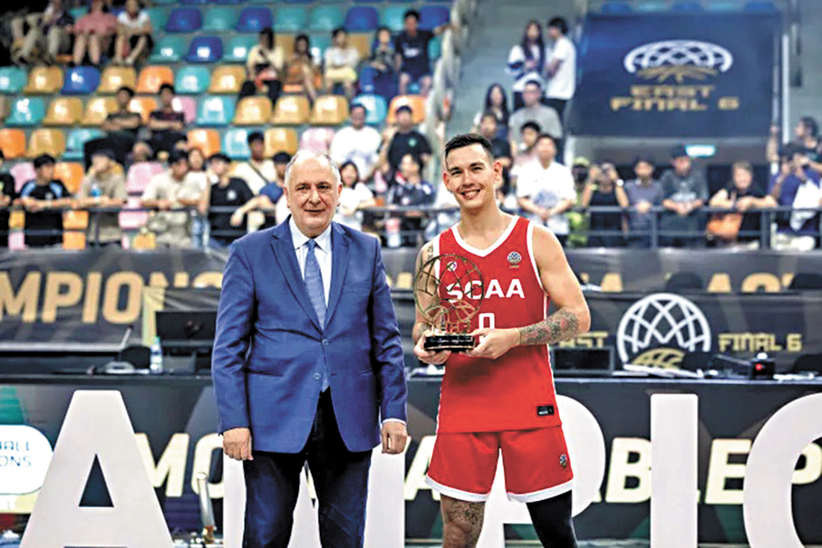 ●楊和（右）當選最有價值球員。  FIBA圖片