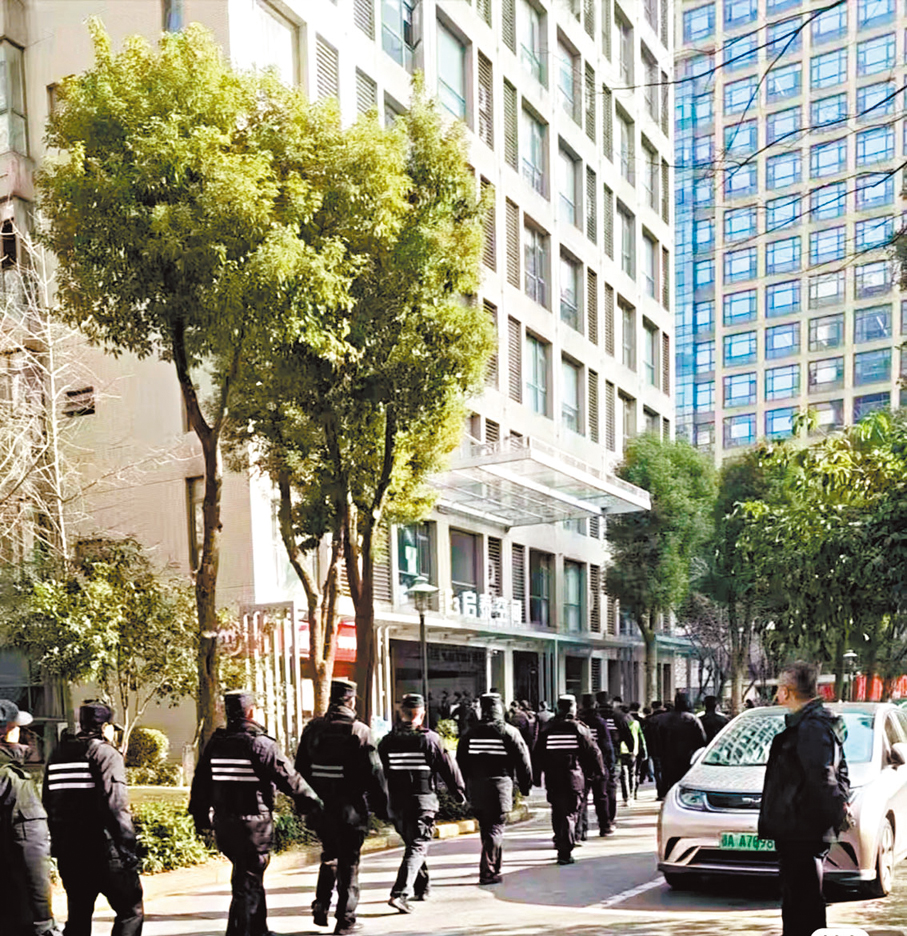 ●武漢警方1月6日對光谷軟件園一法律諮詢公司實施抓捕行動。 資料圖片