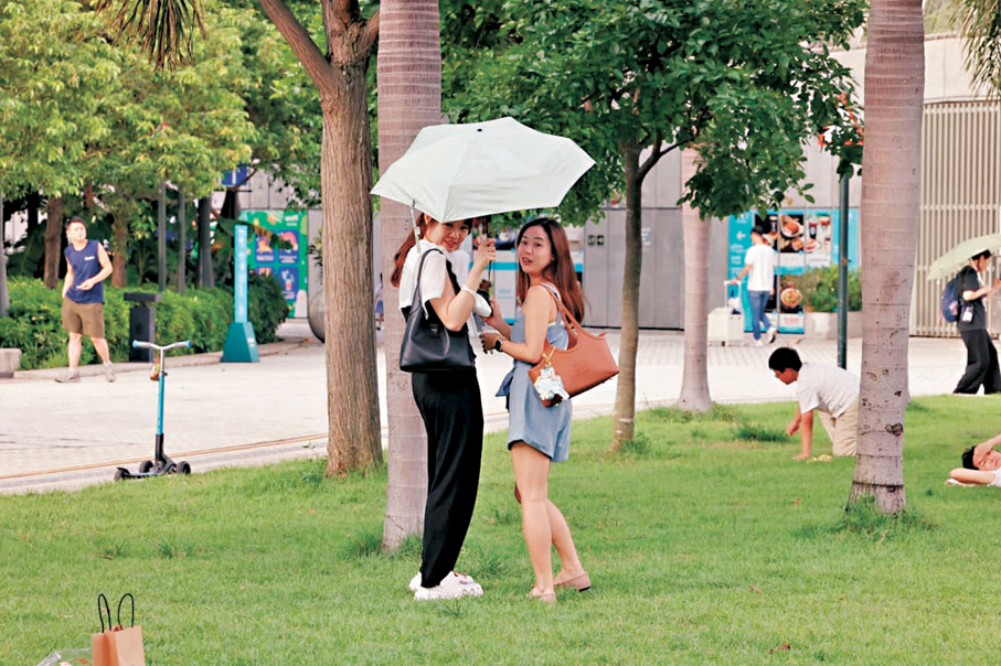 ●天文台昨日發出今年首個酷熱天氣警告。 香港文匯報記者林兆崙 攝