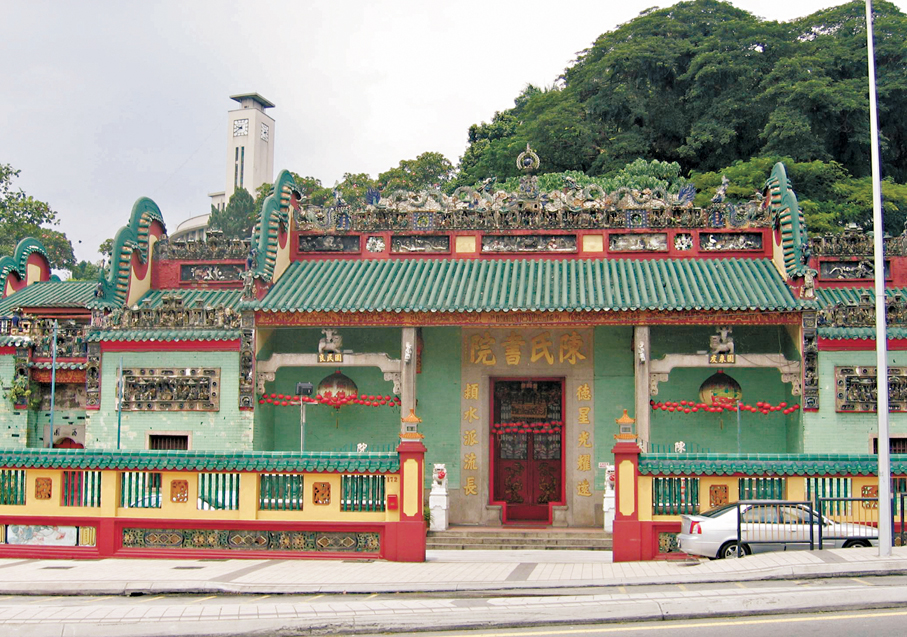 ●吉隆坡陳氏書院  建築規模、結構及布局參考廣州陳氏宗祠（陳家祠）建造，融合宗祠與家廟的功能，廣泛運用陶塑、木雕、石雕、彩繪等傳統工藝，具有典型的廣東建築特色，是嶺南文化於海外生根發芽的藝術實例。