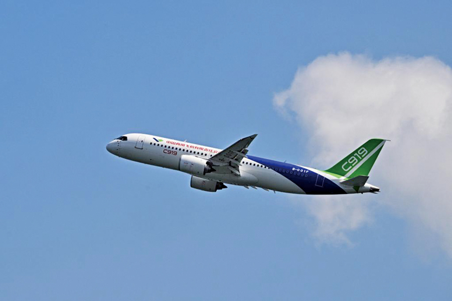 ●國產大飛機C919翱翔藍天。 （新華社）