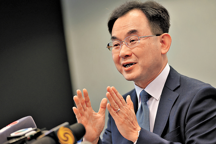 ●陳文表示，香港銀行公會將派出代表，跟隨特首訪問中亞。 香港文匯報記者萬霜靈 攝